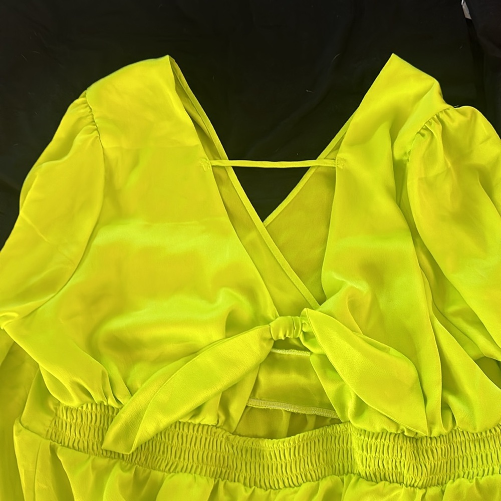 Neon/flourescent top made by torrid size 1 baby doll style, worn once - Picture 4 of 6